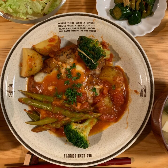 簡単！ちょっと豪華な夕飯に。トマト煮込みハンバーグ